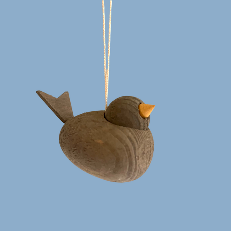 Vogel klein, hellgrau aus Holz mit Band