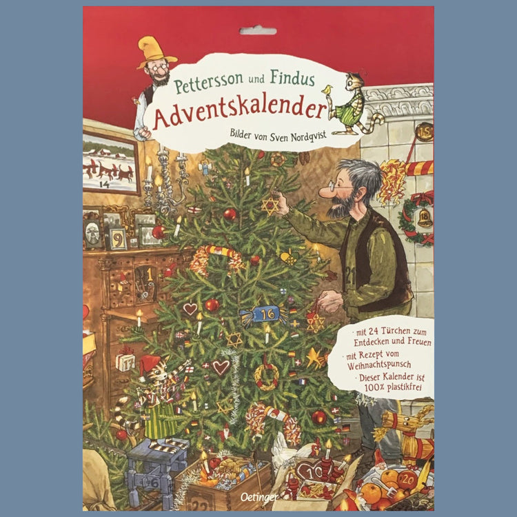 Vorderseite der Verpackung des Adventskalenders Pettersson, welcer auf dem Bild einen Weihnachtsbaumschmückt