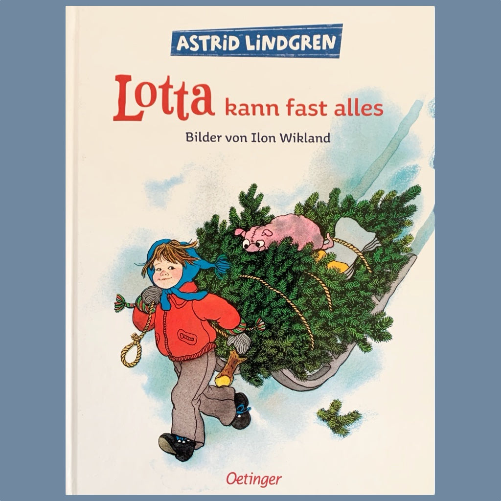Titelseite des Buches Lotta kann fast alles mit Lotta, die auf einem Schlitten einen Weihnachtsbaum zieht