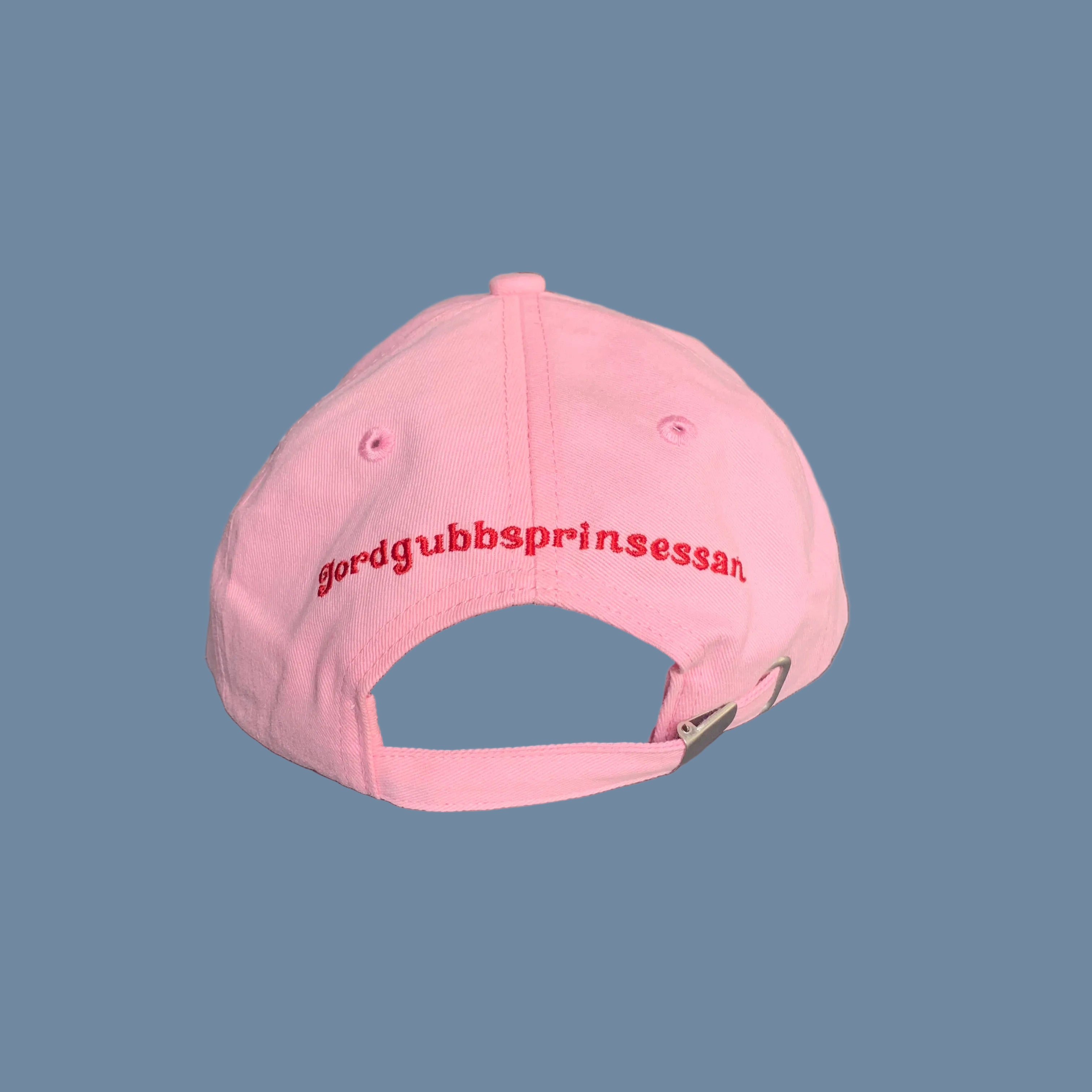 rosa Basecap mit aufgestickter Erdebeere von vorn