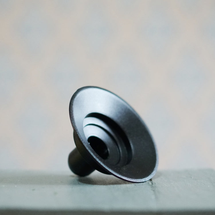 Kerzenhatler Burk daselbst in schwarz von Våges