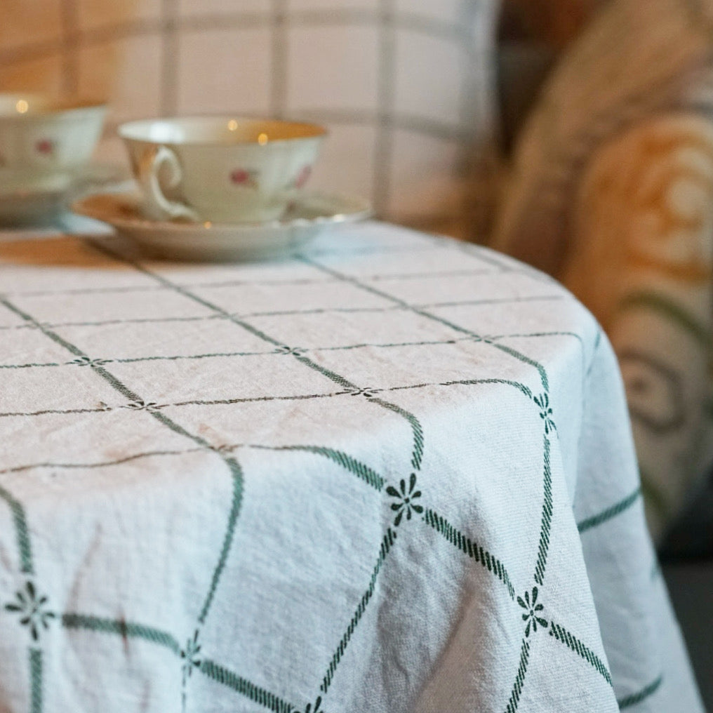 Classic Tischdecke Leinen grün mit Kaffeetasse