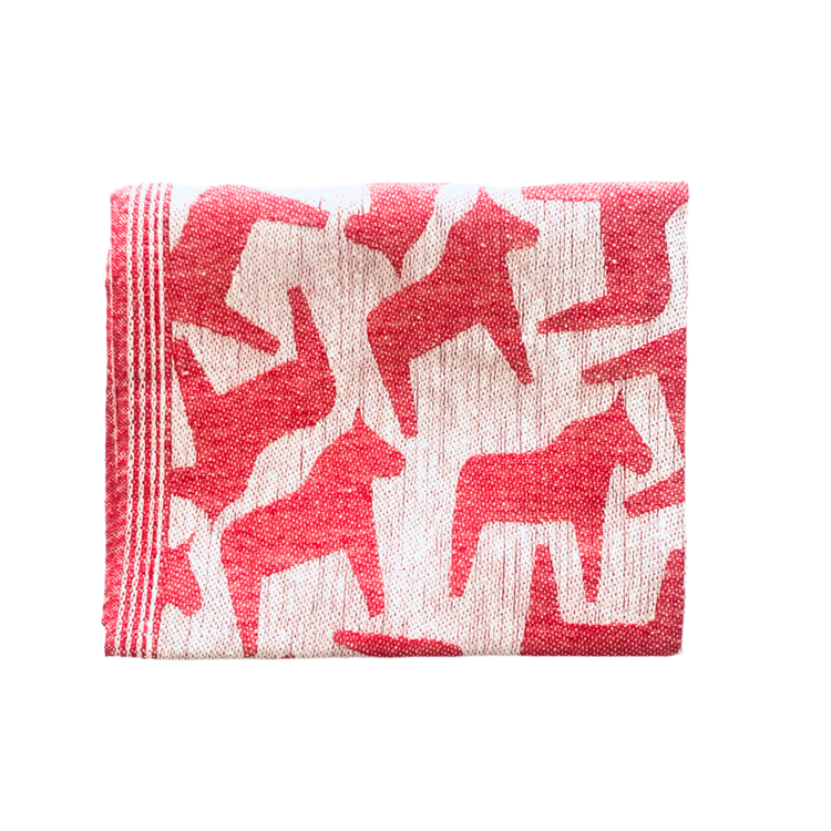 Handtuch mit Muster Dalapferd zusammengefaltet in rot, rote Pferde auf hellem Grund