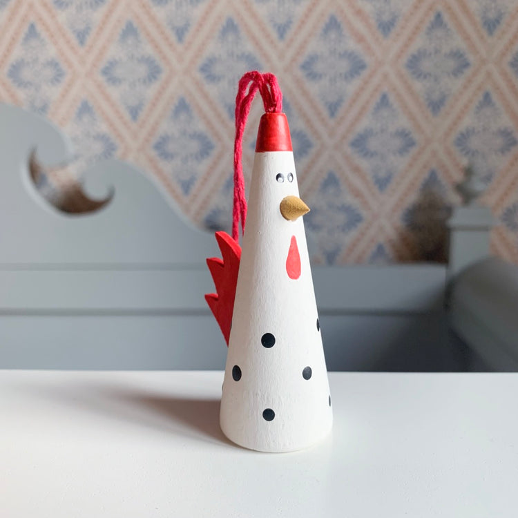 Dekofigur_Holz_Hahn_weiss_mit_Band_Larssons_trae_Mys_Shop