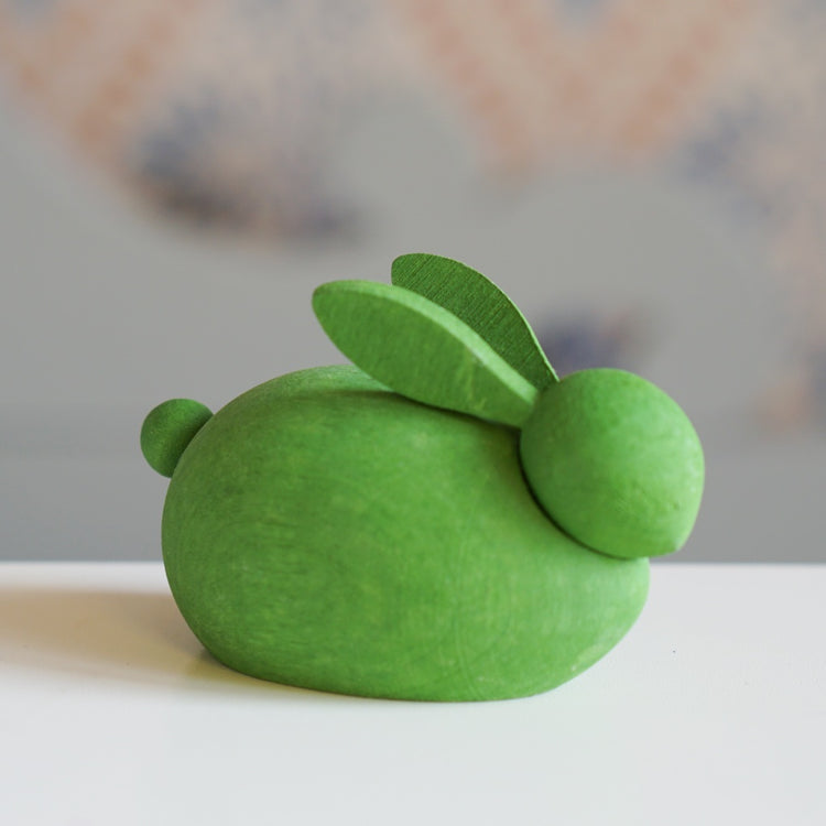 Dekofigur_Holz_Hase_gross_gruen_Larssons_trae_Mys_Shop
