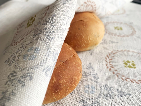 Leinen Handtuch Frost mit zwei Brötchen