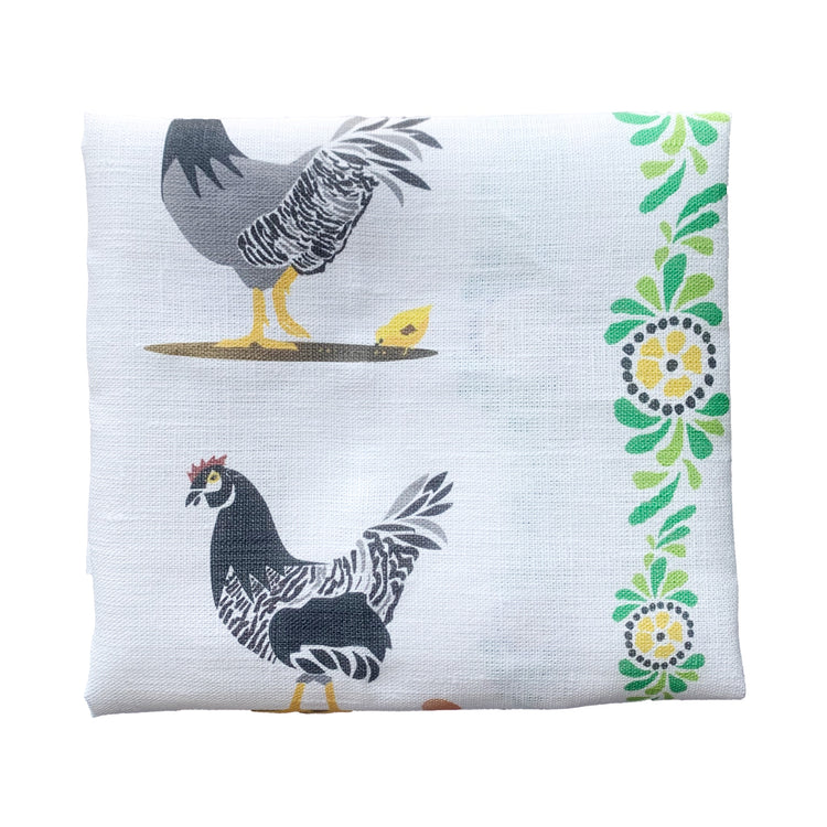 Handtuch GalLina zusammengefaltet, man sieht die schöne gelb-grüne Kante und ein braunes Huhn