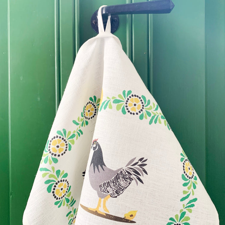 Detail von Handtuch GalLina an grüner Tür