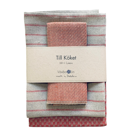 Geschenset Till köket aus Leinen in rot gfaltet und mit Banderole
