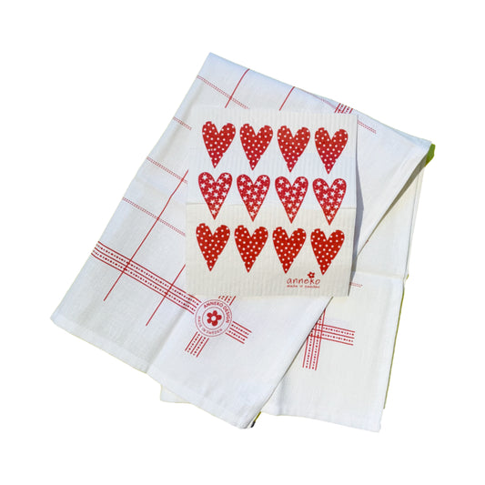Handtuch und Schwammtuch rot mit Herzen
