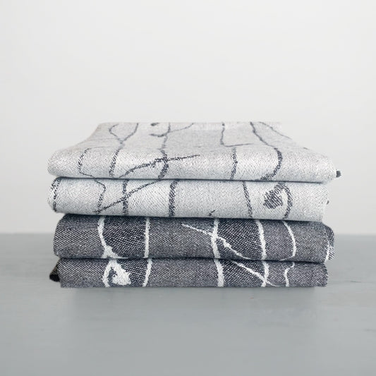 Handtücher Björk in grau und schwarz als Stapel