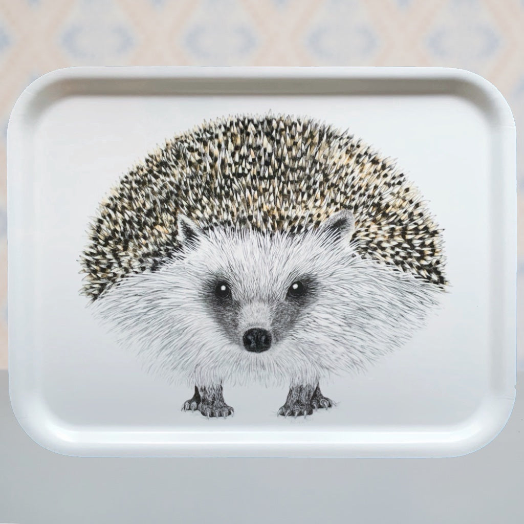 Großes Holztablett mit Motiv Igel vor Schwedentapete
