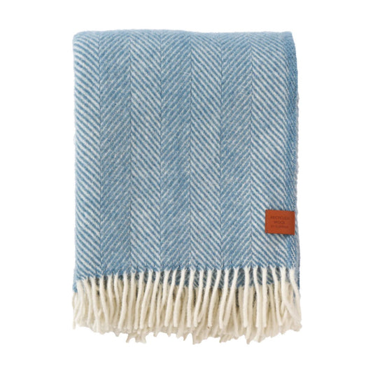 Wolldecke Herringbone in blau zusammengefaltet mit Fransen an der Schmalseite