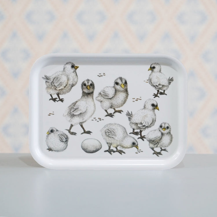 Holztablett rechteckig mit illustrierten Küken auf weiem Grund