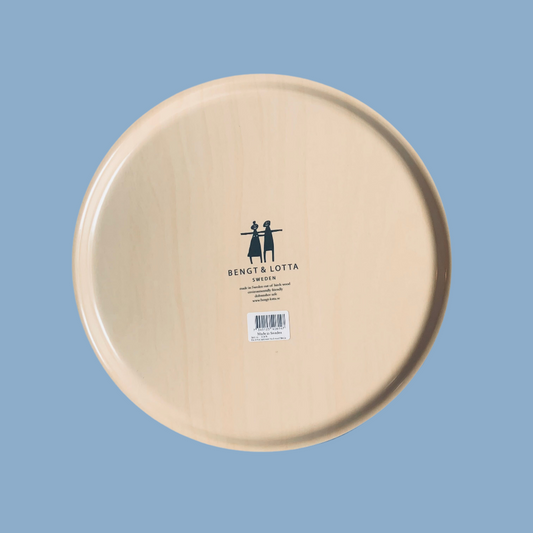 Rückseite des runden Bengt&Lotta Tabletts aus Holz