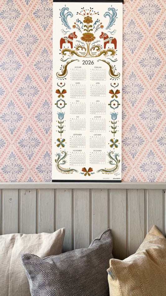 Kalender Dalahäst 2026 von Almedahls auf der Mys-Terrasse