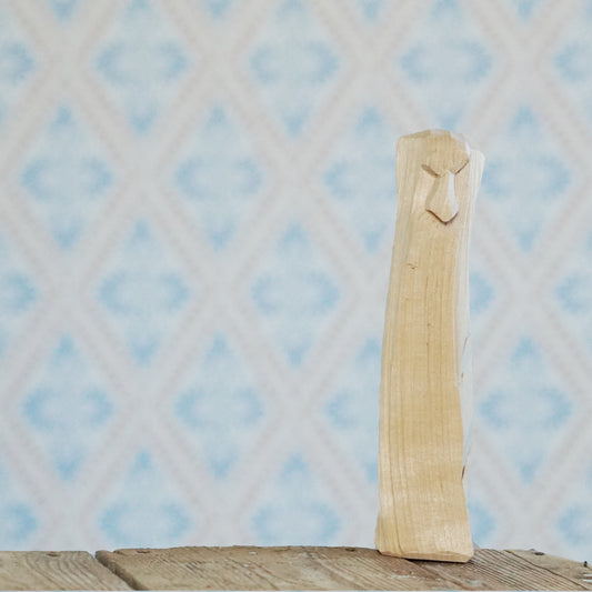 Kerl 1 aus Holzscheit handgeschnitzt naturbelassen, ohne Mütze