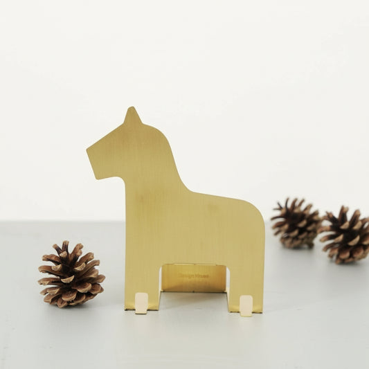 Kerzenhalter_Messing_gebuerstet_Dalapferd_Design_House_Stockholm_Mys_Shop