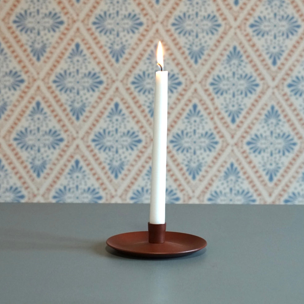 Kerzenständer mit Tellerfuß Klassisk Metall rostrotvor Schwedentapete