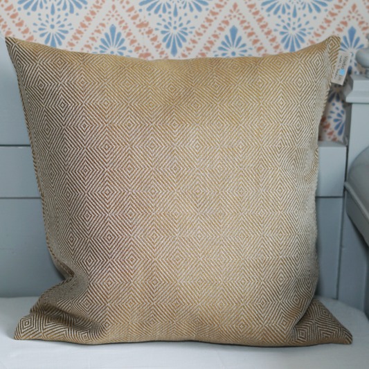 Kissen_Rutig_Strandrag_gold_Leinen_Vaexbo_Lin_Mys_Shop