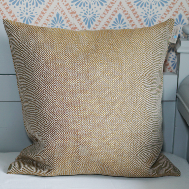 Kissen_Rutig_Strandrag_gold_Leinen_Vaexbo_Lin_Mys_Shop