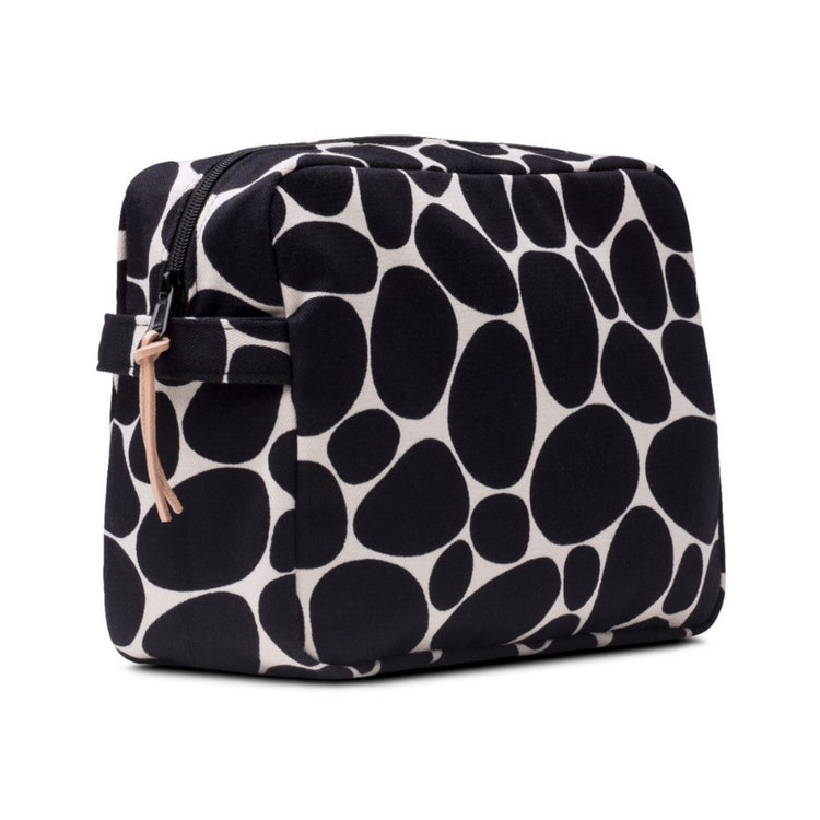 extra große Kosmetiktasche mit Muster Stenar schwarz auf weiß von Gyllstad