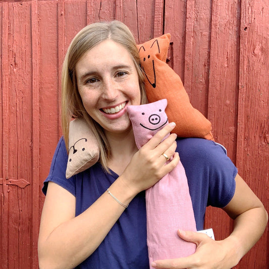 Marie präsentiert Wärmekissen "Friends" aus Leinen/Bioweizen erhältlich im Mys-Shop