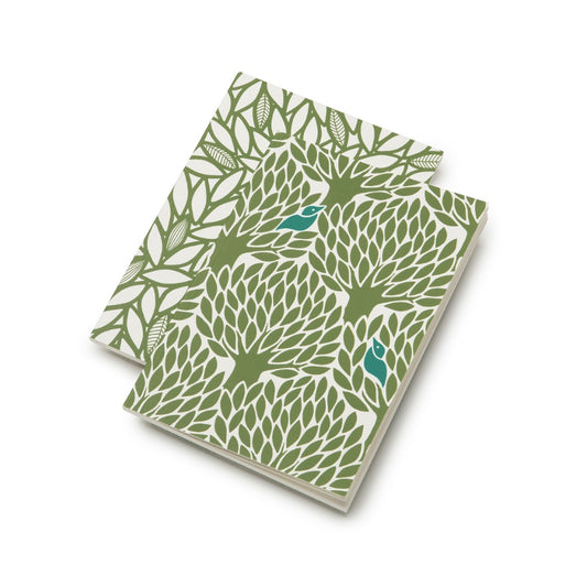 zwei Notibücher in verschiedenen Designs in Grün