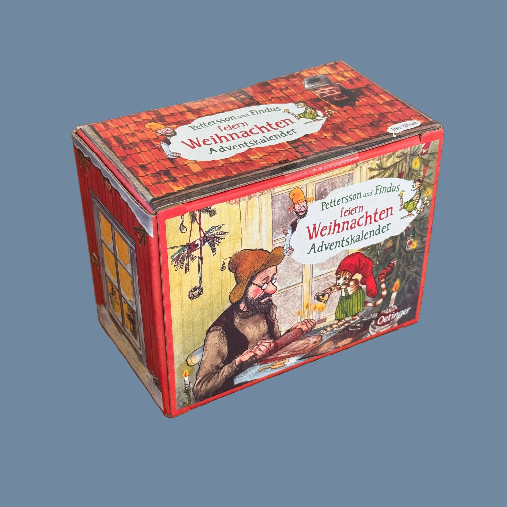 Pettersson und Findus Adventskalenderbox vor MYSblauem Hintergrund