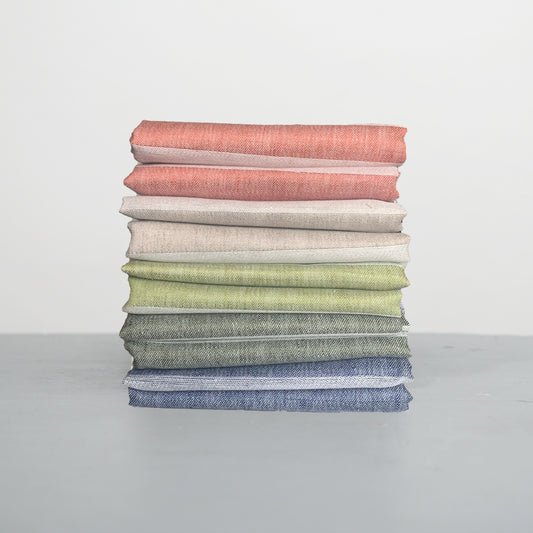 Randig Handtuch gestreift alle Farben im Stapel