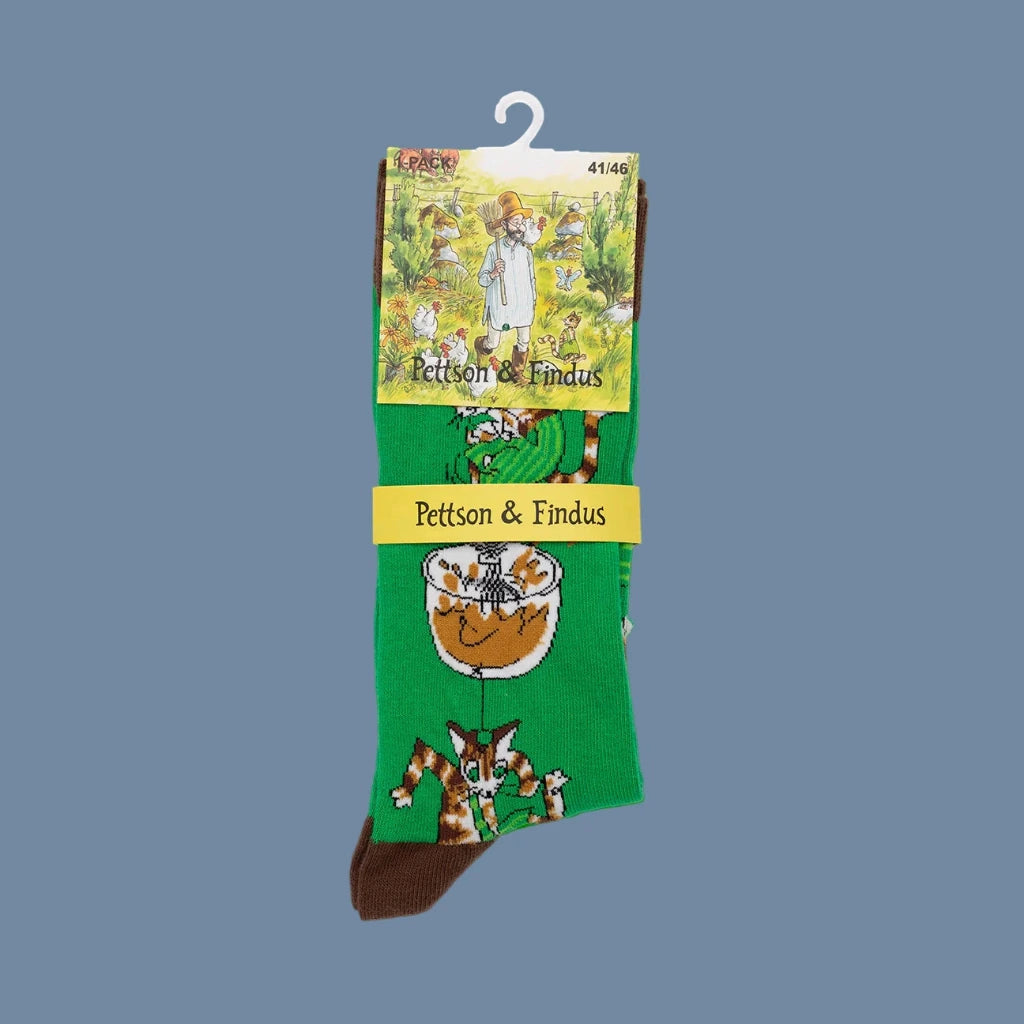 grüne Socken Findus_ruehrt_Pfannkuchenteig mit Banderole
