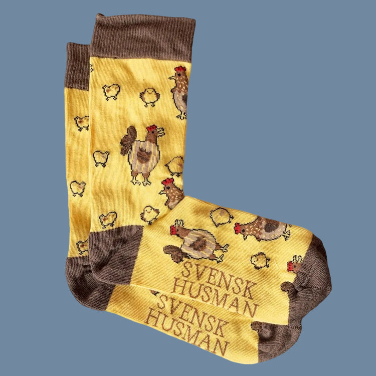 Socken mit Muster Huhn und Küken von Svensk Husman erhältlich im Mys Shop