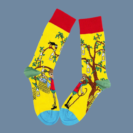 gelbe Socken mit Pippis Limonadenbaum mit grüner Ferse rotem Saum und blauer Spitze