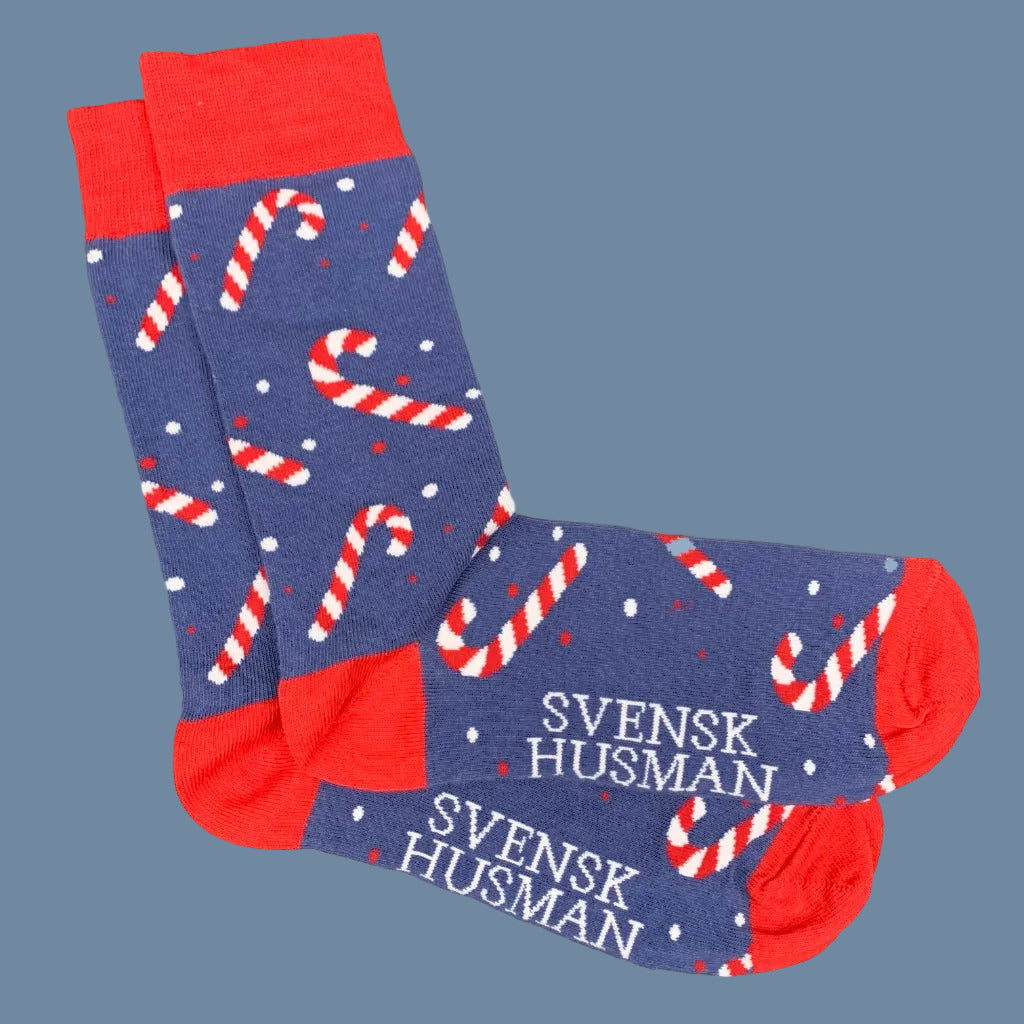 Blaue Socken mit roter Ferse, Spitze, Bündchen mit rot weißen Zuckerstangen als Motiv