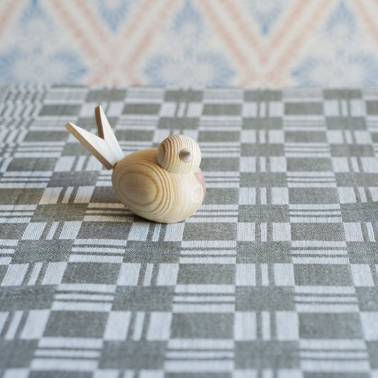 Rangezoomter Läufer Stavnäsrutan mit Vögelchen aus Holz