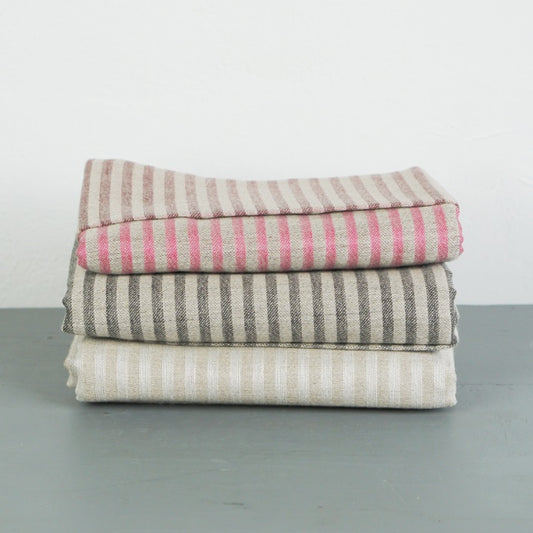 Leinen Badetücher Storm gestapelt