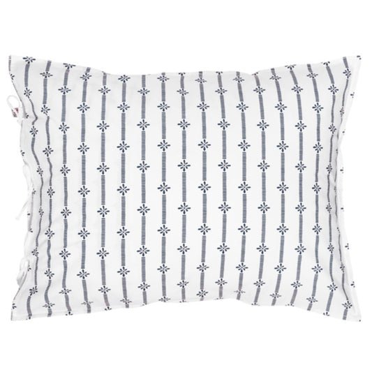Rückseite Kopfkissen Stripe in blau mit Schmuckkante in weiß und Baumwollband, links drei Paar Bänder zu Schleifen geschlossen