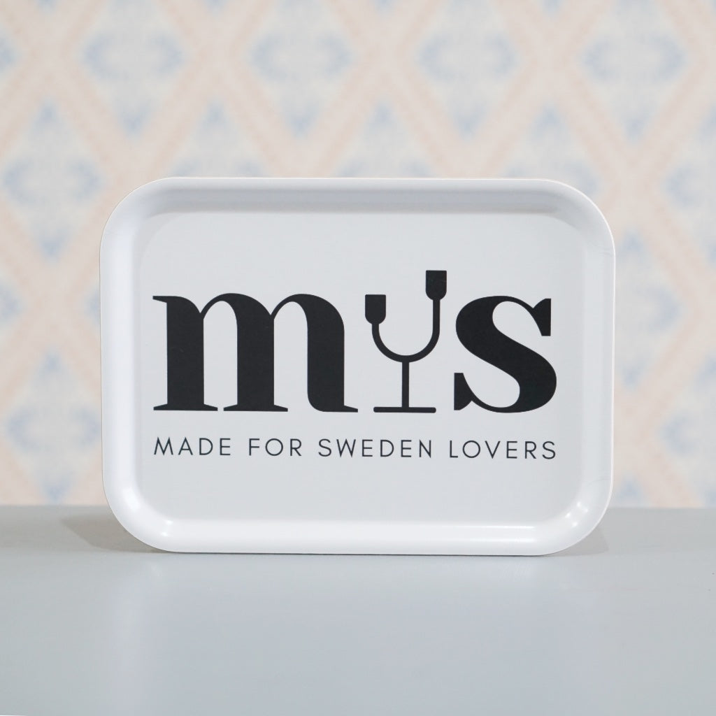 eckiges Tablett in weiß mit Aufschrift mys for sweden lovers in schwarz
