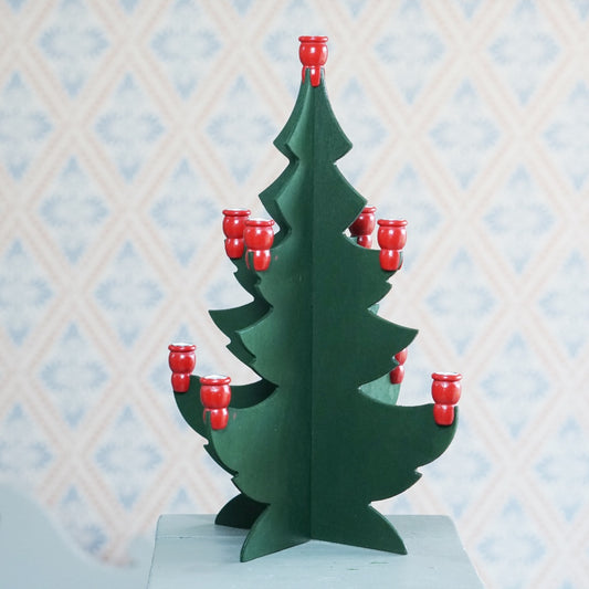 großer Kerzenhalter aus Holz in Form eines Weihnachtsbaums in grün mit neun roten Kerzentüllen von Larssons trä