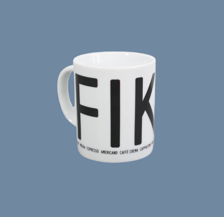 Tasse aus weißem Porzellan mit Aufschrift Fika in schwarz von I love design