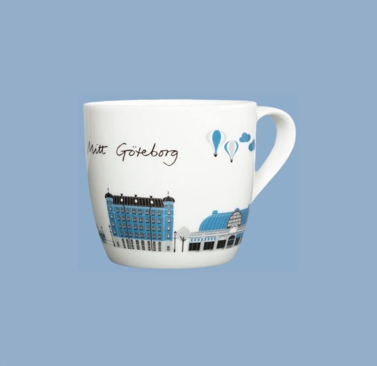 Tasse aus weißem Porzellan mit Motiven aus Göteborg in blau von Citronelles