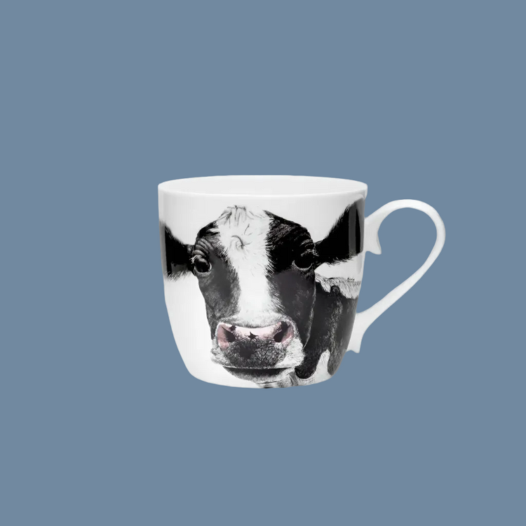 Tasse aus Porzellan mit Motiv Kuh Rosa von Charlotte Nicolin erhältlich bei Mys