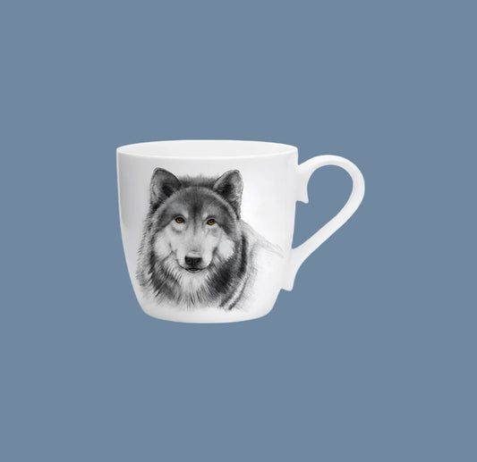 Tasse aus weißem Porzellan mit Motiv Wolf von Charlotte Nicolin