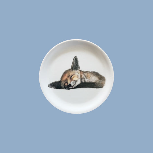 schlafender Fuchs gezeichnet auf weißem Grund