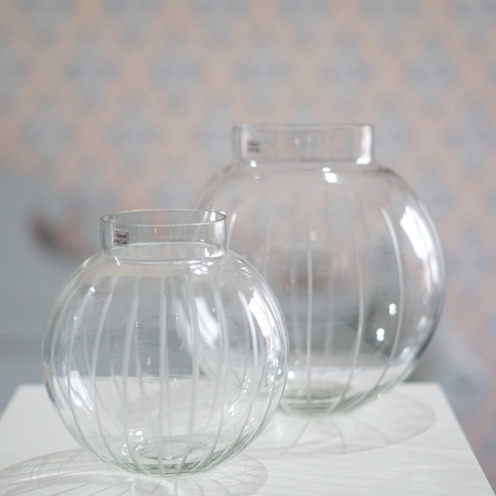 große und kleine Vase Alinde aus Glas von Strömshaga