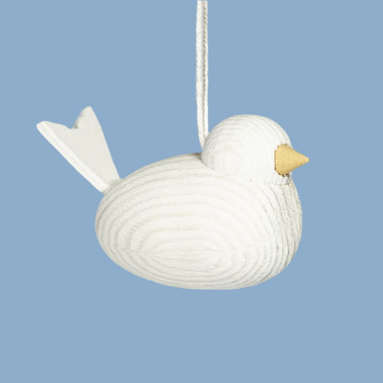 Vogel aus Holz an weißem Band in weiß