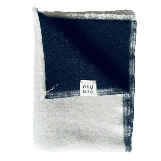 Wolldecke Upside down anthrazit/weiß zusammengefaltet