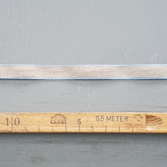 Band_Uni_mit_blauem_Rand_Leinen_Spegels_Mys-Shop