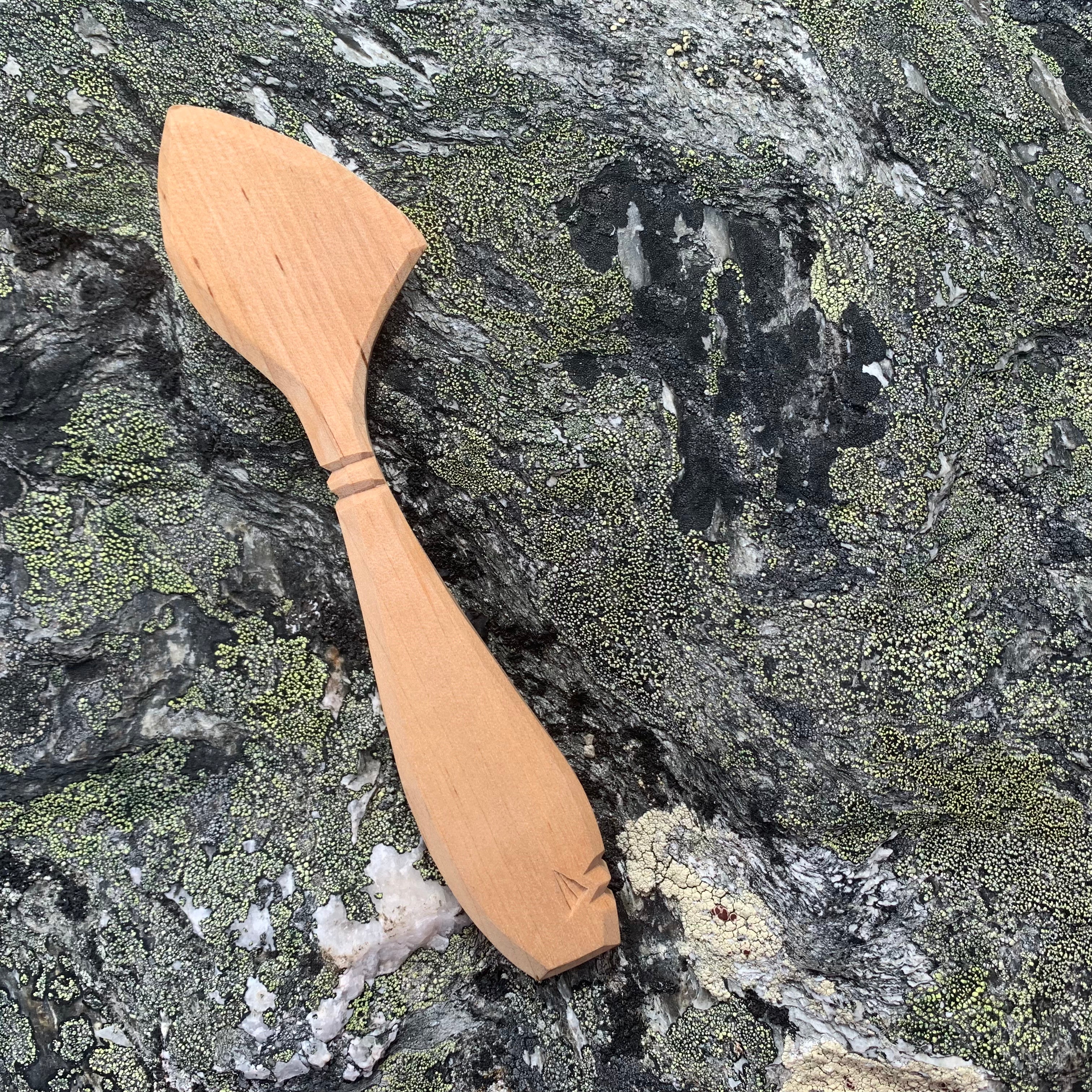 Buttermesser auf Stein im Fjäll