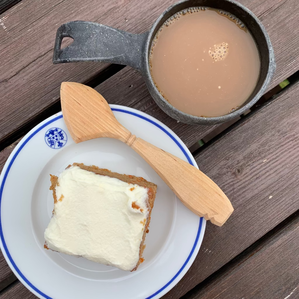 Buttermesser auf Teller in Skystation Aurora in Abisko